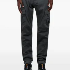 Брюки с накладными карманами Брюки с накладными карманами