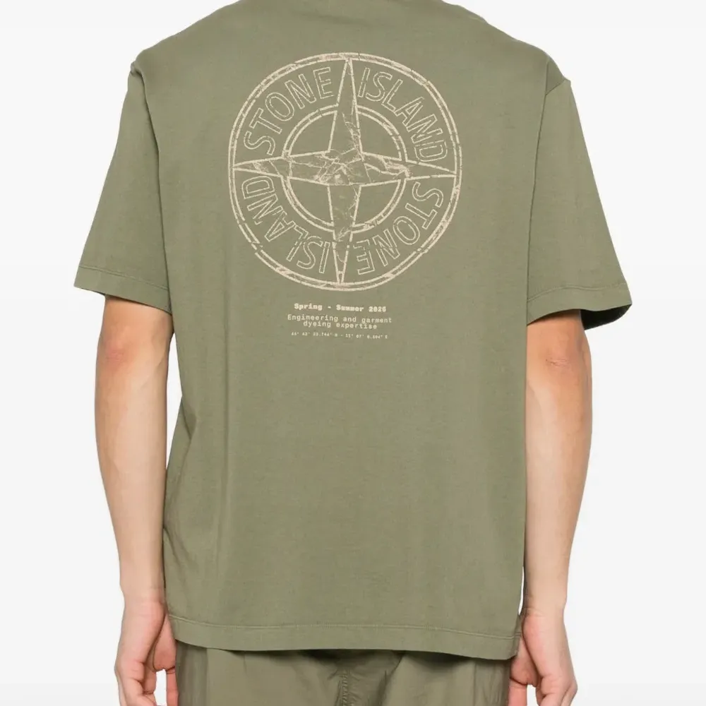 Футболка с принтом логотипа