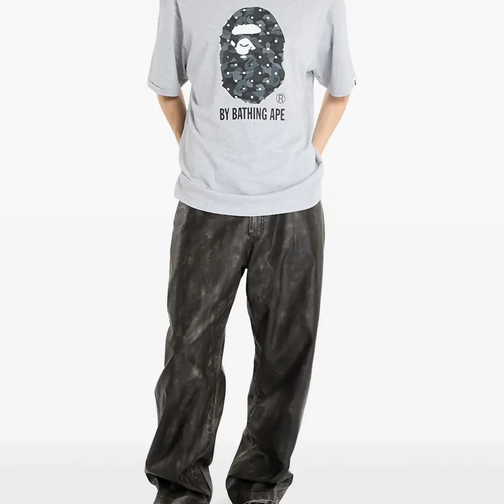 Футболка с камуфляжным узором в горошек