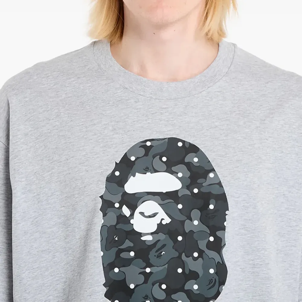 Футболка с камуфляжным узором в горошек