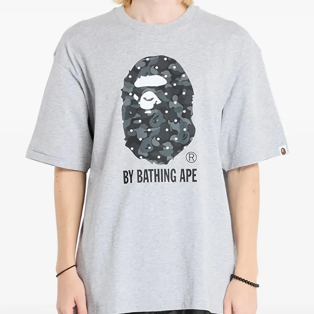 Футболка с камуфляжным узором в горошек