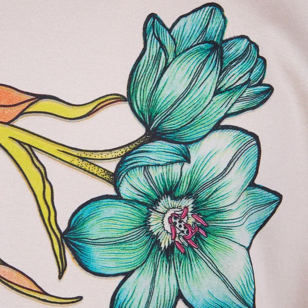 Футболка с цветочным принтом