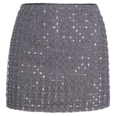 Мини-юбка, украшенная пайетками