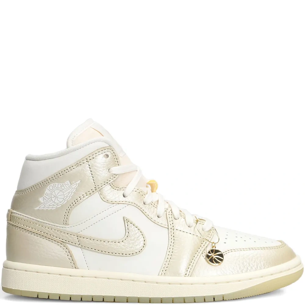 Кроссовки Air Jordan 1 Mid SE с перфорацией на носке