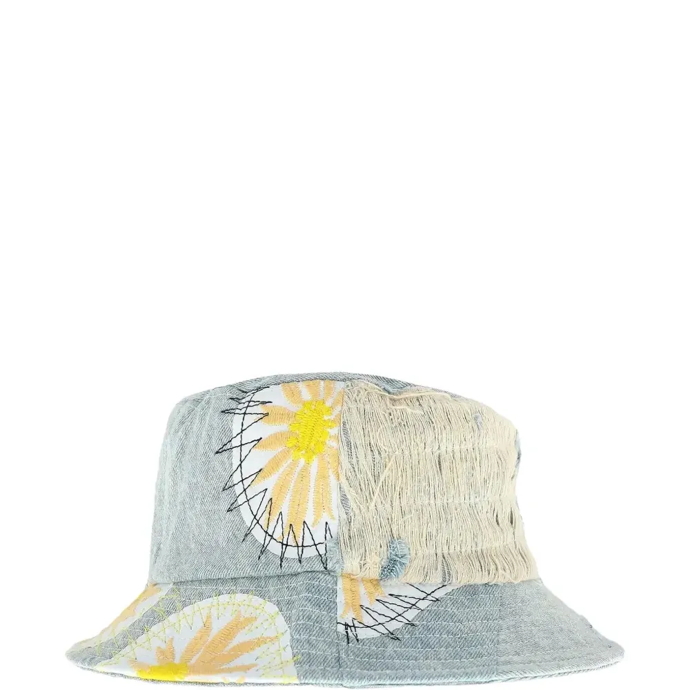 Панамка с цветочной вышивкой