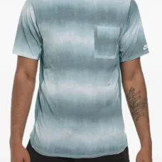 Футболка с выцветшим эффектом и карманом