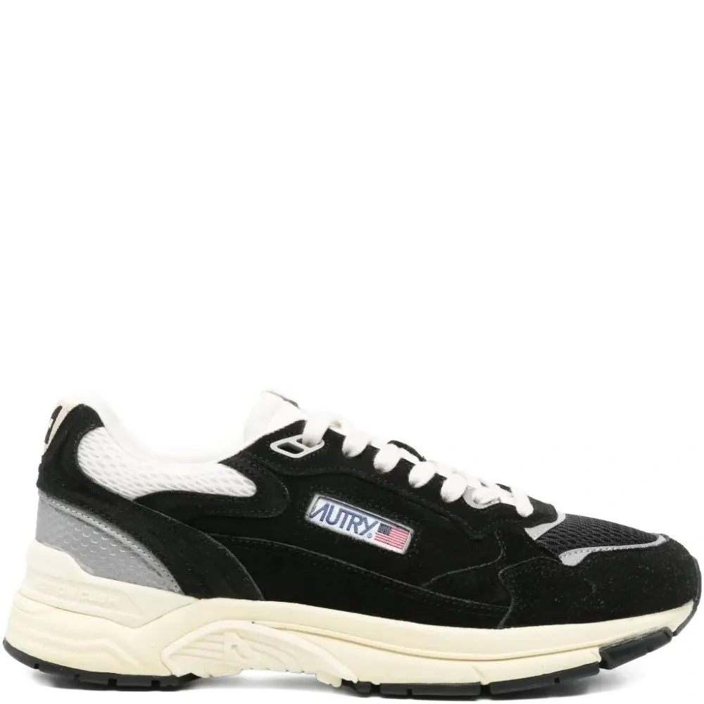 Кроссовки с комбинированными вставками на шнуровке Кроссовки с комбинированными вставками на шнуровке