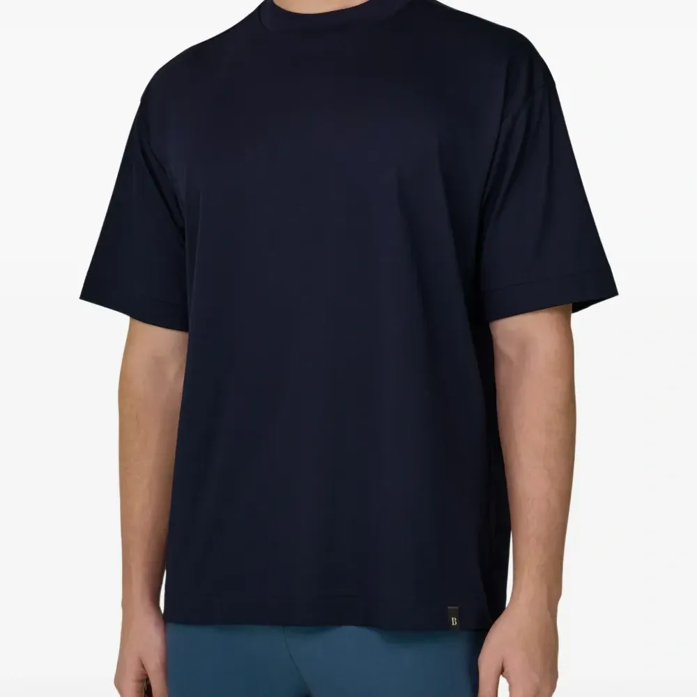 Футболка с аппликацией