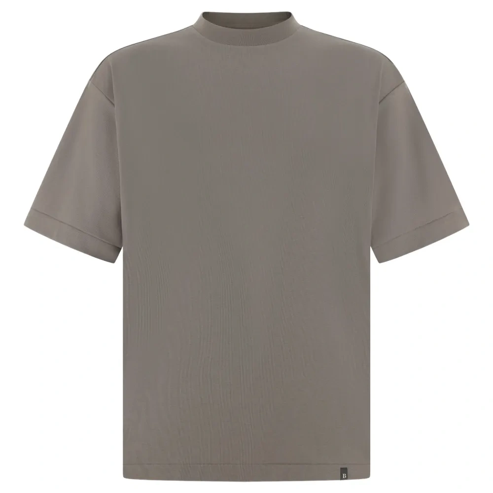 Футболка с нашивкой-логотипом