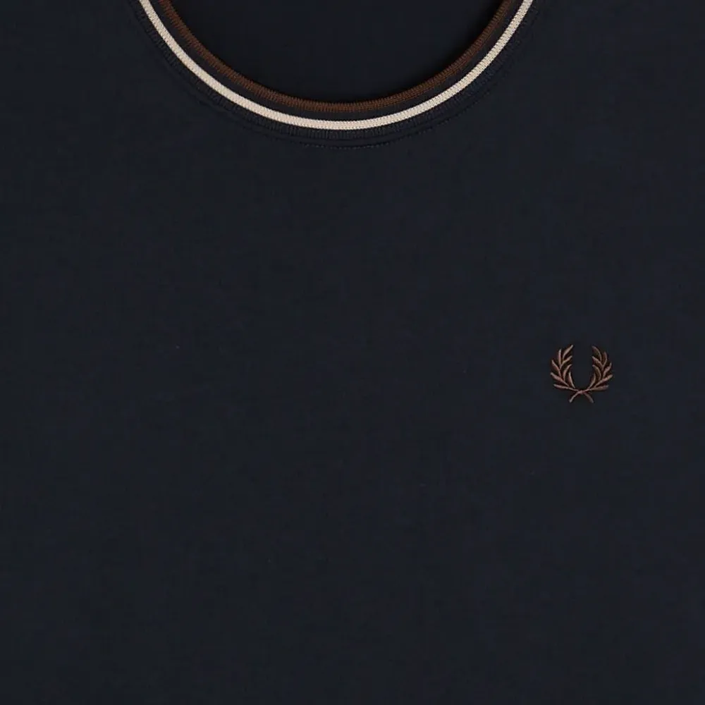 Футболка с лавровым венком Футболка с лавровым венком