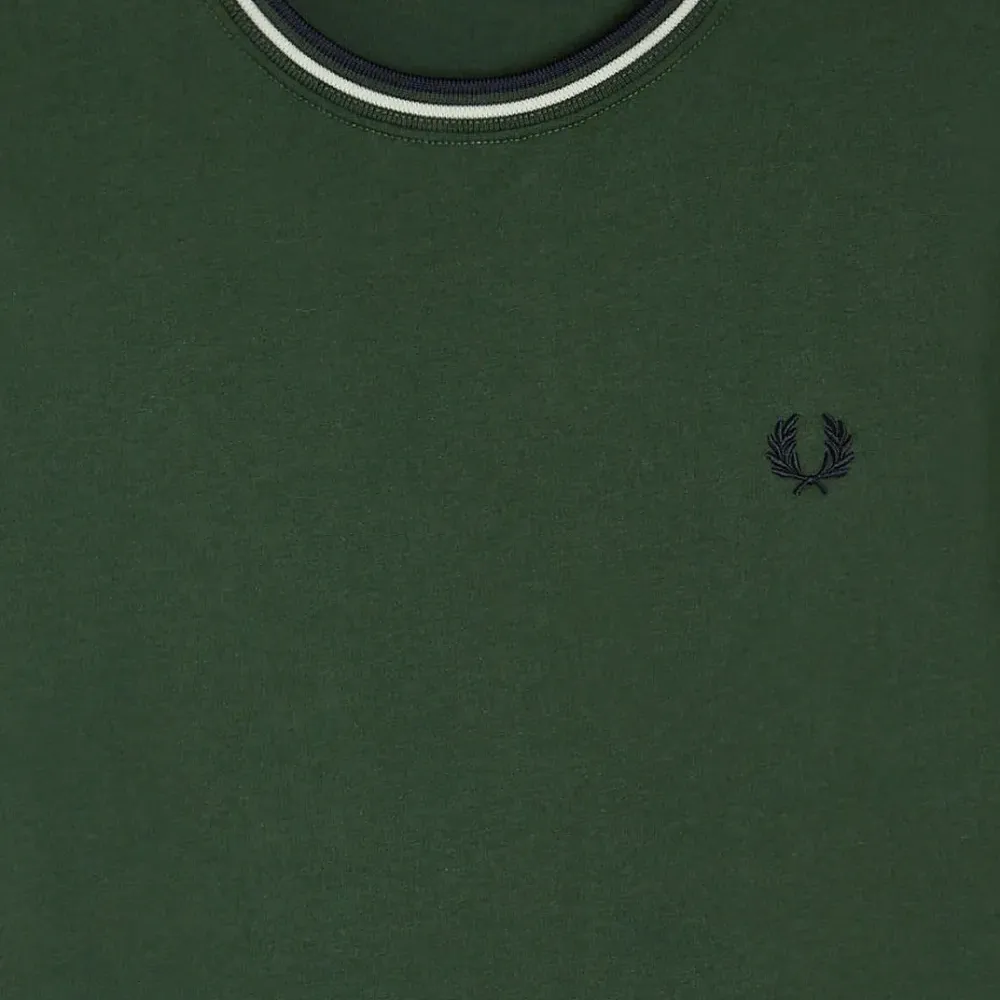 Футболка с логотипом