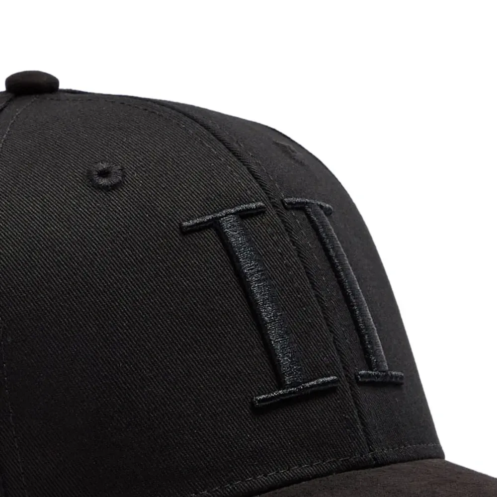 Бейсбольная кепка