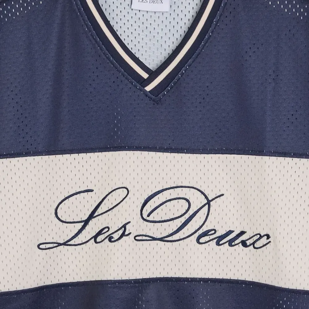 Футболка Bronson с V-образным вырезом Футболка Bronson с V-образным вырезом