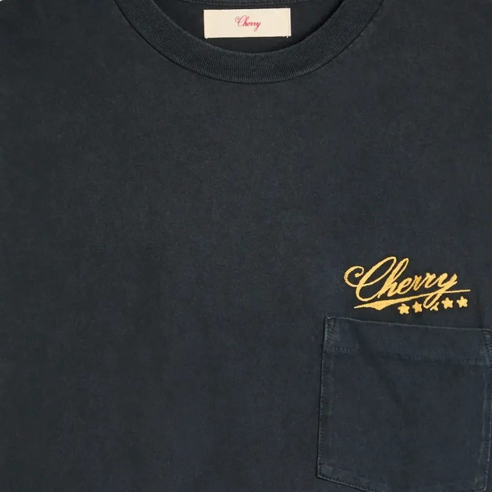 Футболка с короткими рукавами и карманом