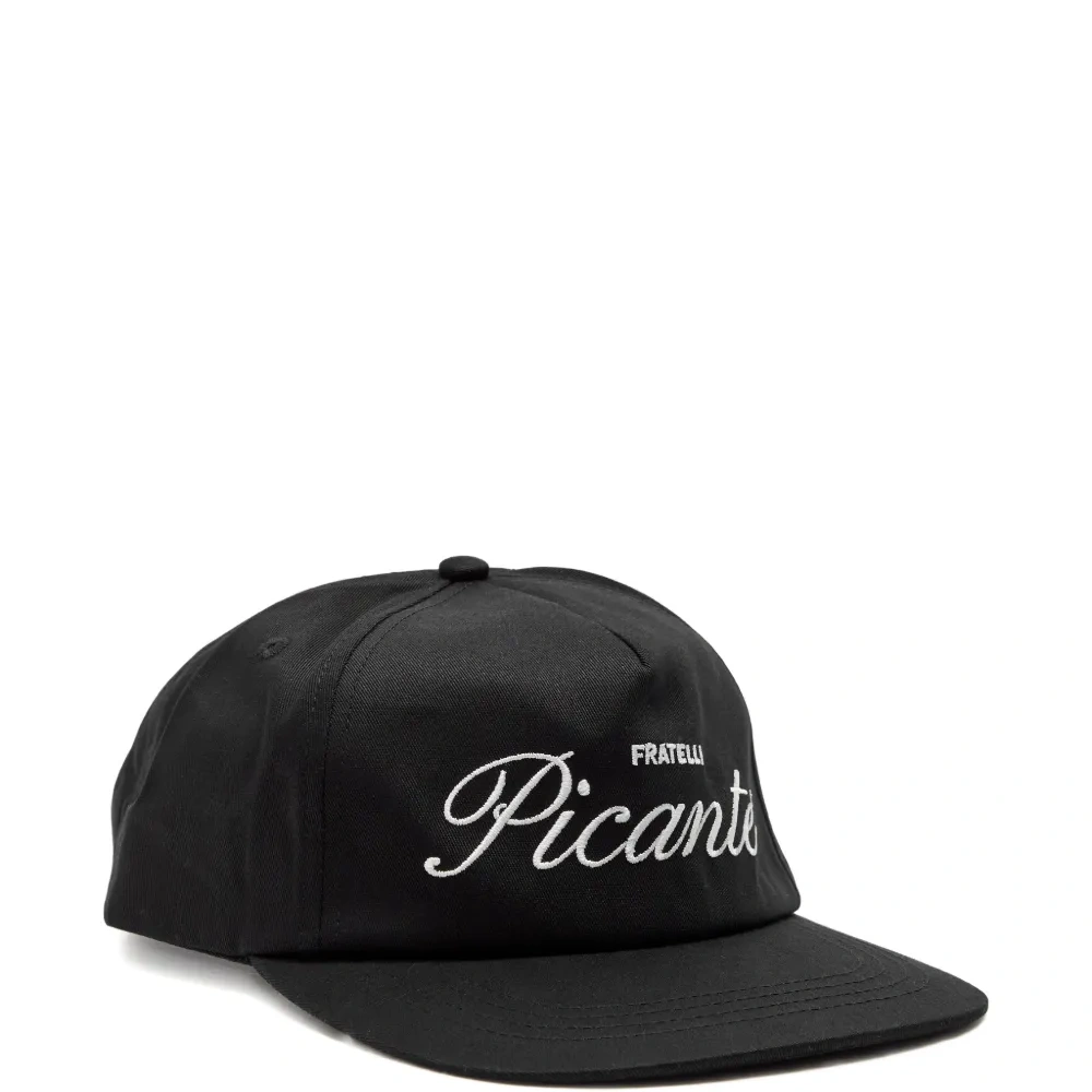 Бейсболка с фирменным логотипом