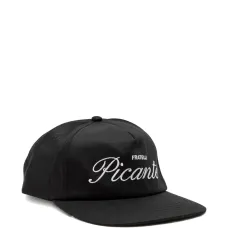 Бейсболка с фирменным логотипом