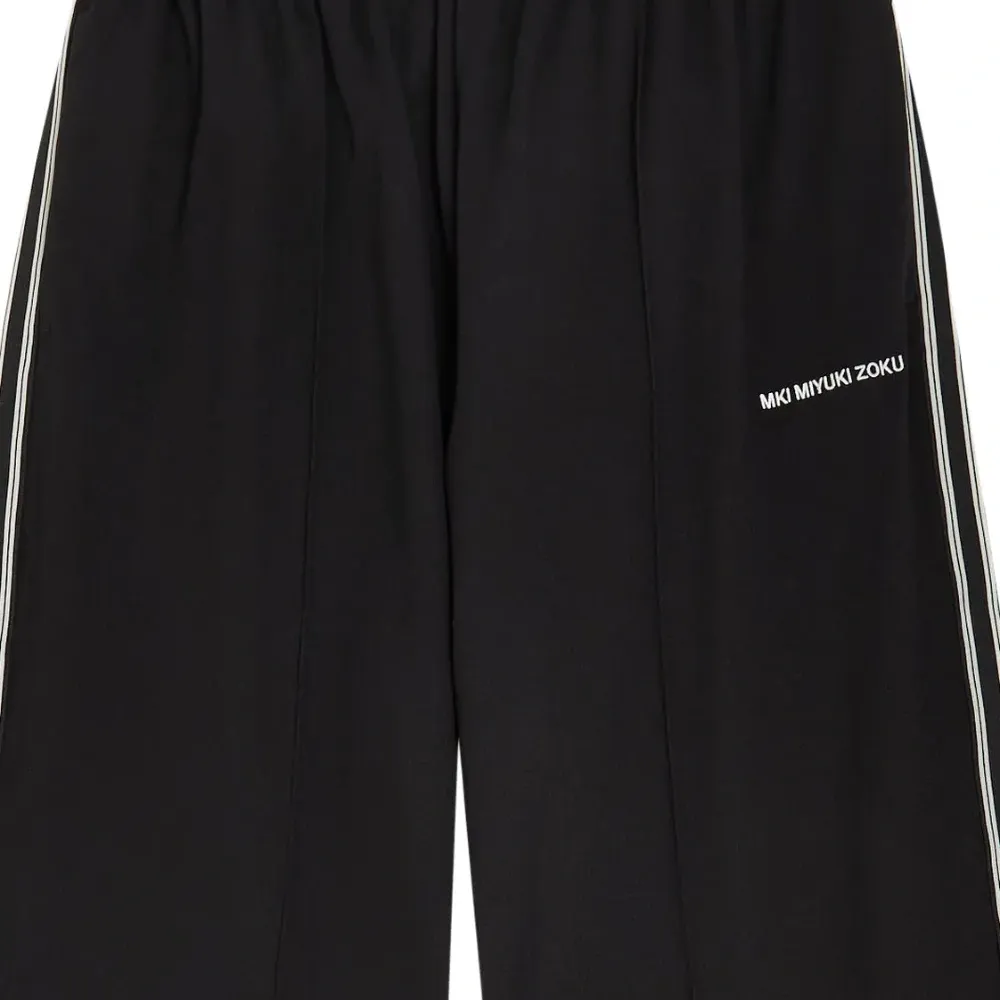 Спортивные брюки с вышитым логотипом