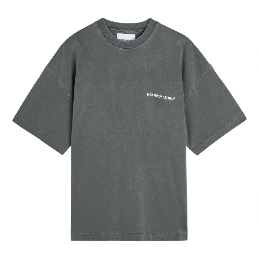 Футболка с вышитым логотипом