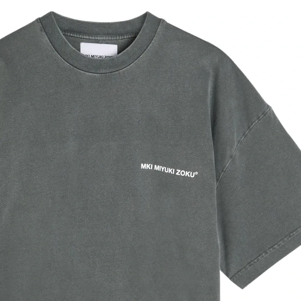 Футболка с вышитым логотипом