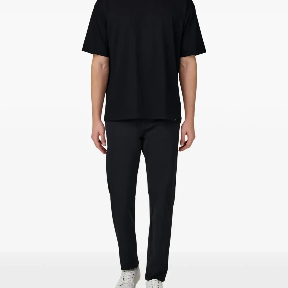 Футболка с круглым вырезом