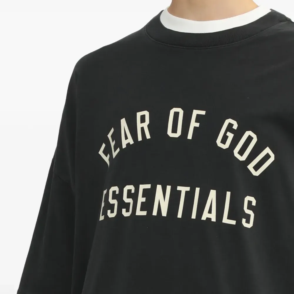 Футболка с логотипом