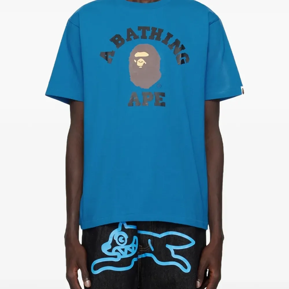 Футболка с круглым вырезом в стиле колледж