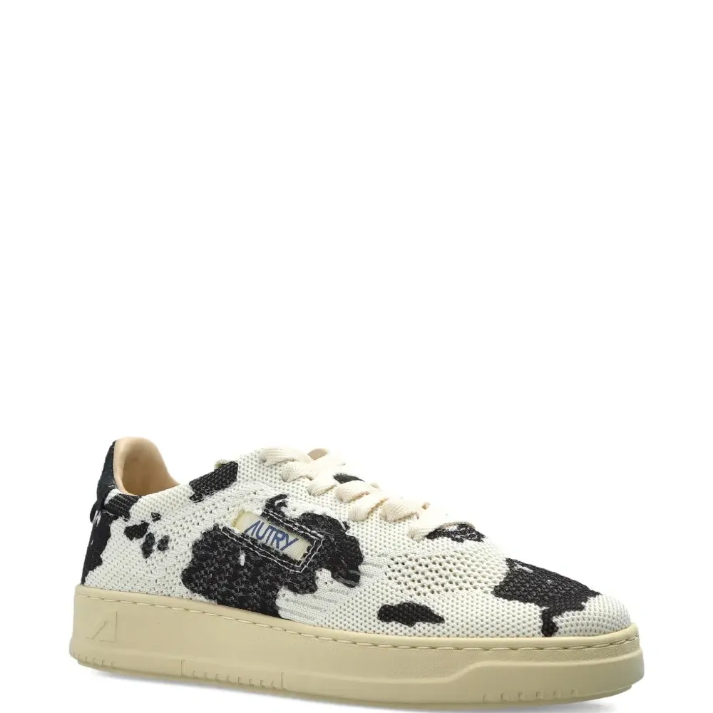 Кроссовки с анималистичным принтом