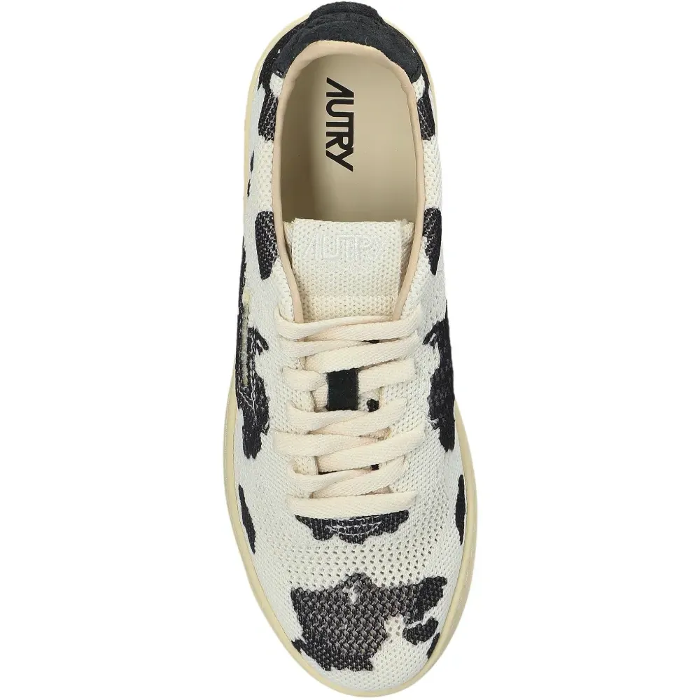 Кроссовки с анималистичным принтом