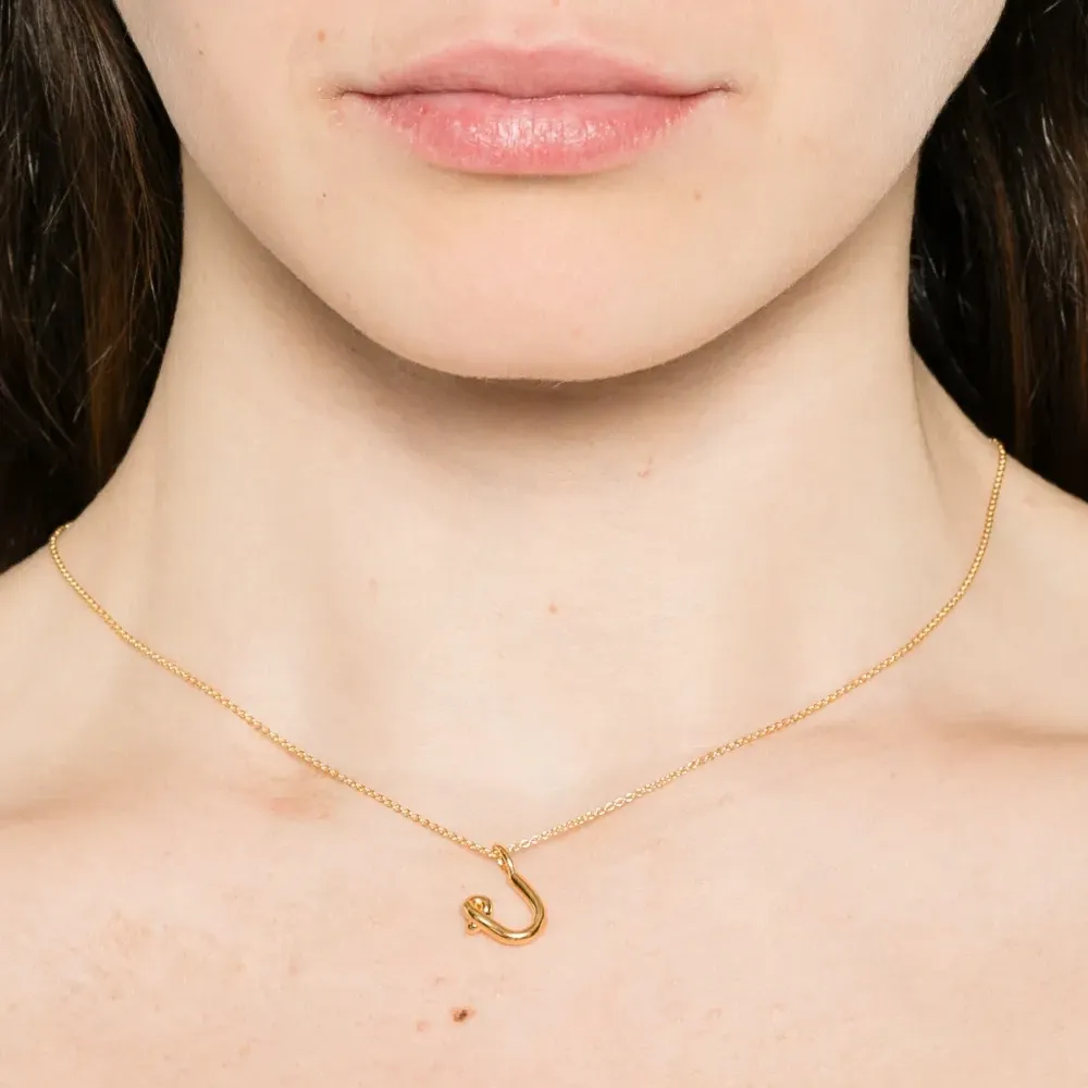 Мини-колье с изогнутой подвеской-буквой