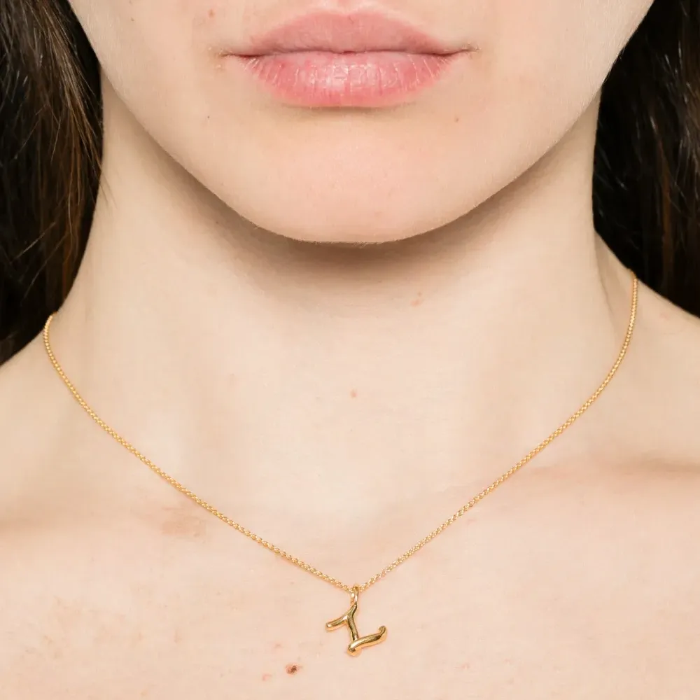 Мини-колье с изогнутой подвеской-буквой