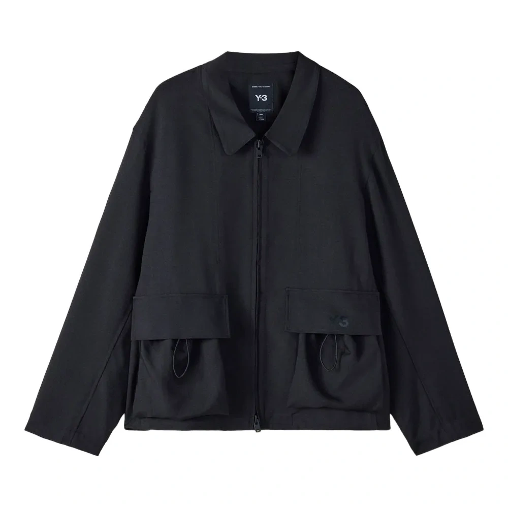 Куртка с клапанами на карманах