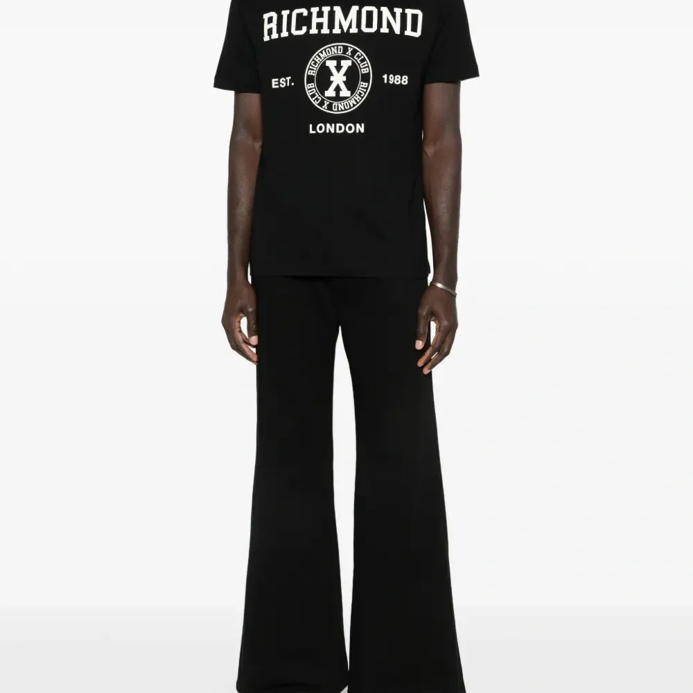 Футболка с графическим логотипом