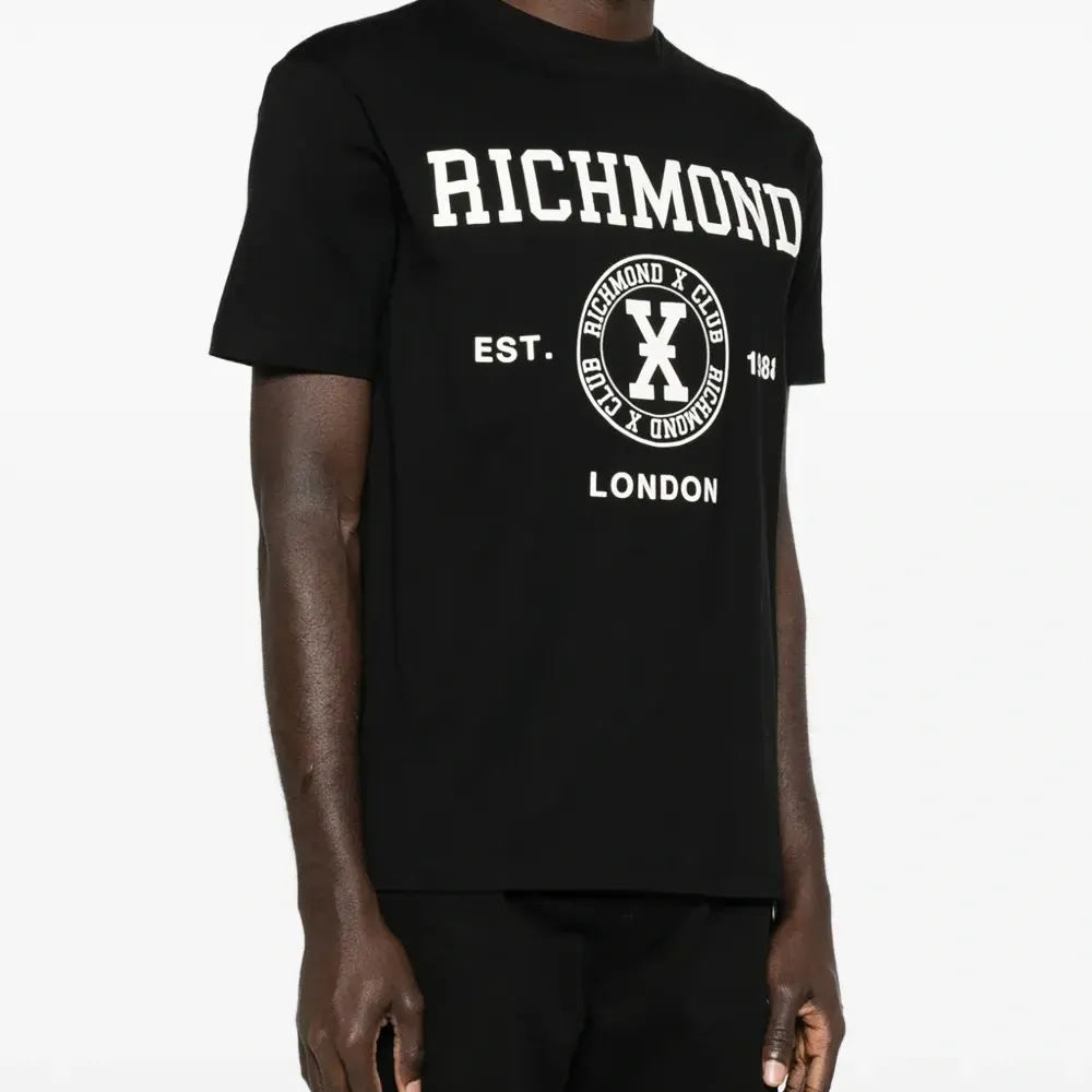 Футболка с графическим логотипом