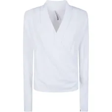 Вязаное изделие с запахом и V-образным вырезом Вязаное изделие с запахом и V-образным вырезом