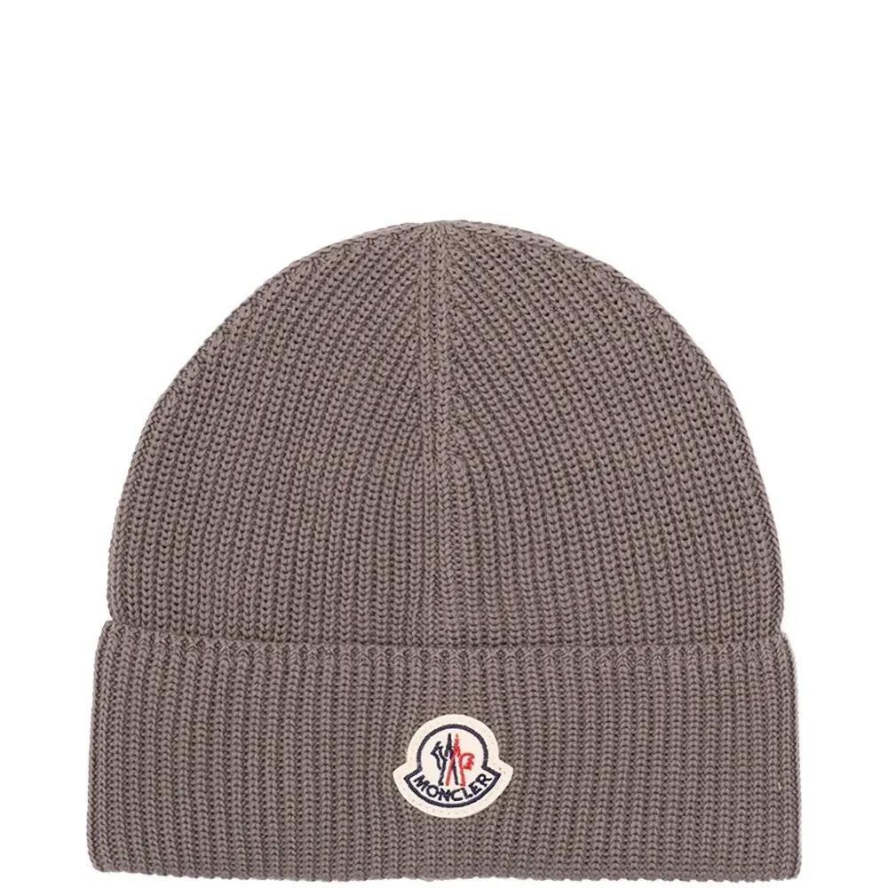 Вязаная шапка с логотипом