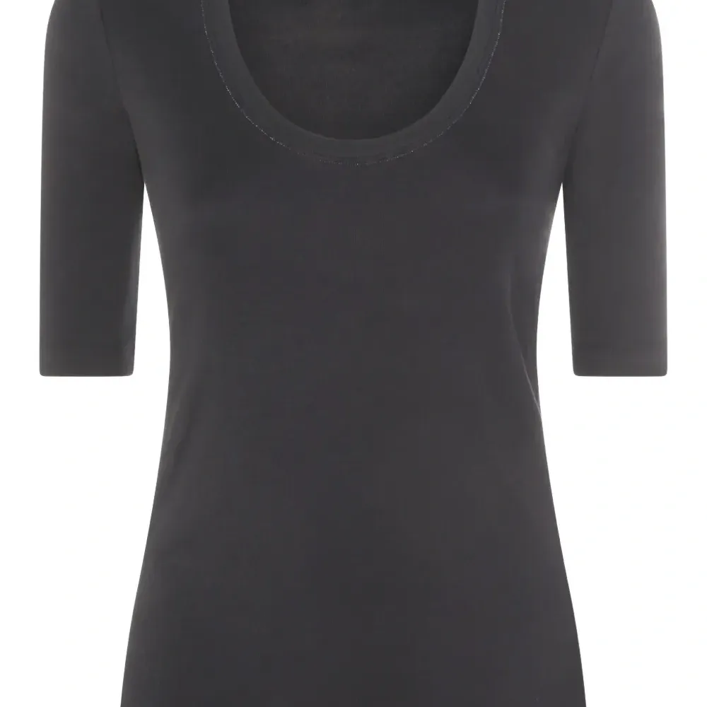 Топ с вырезом-лодочкой