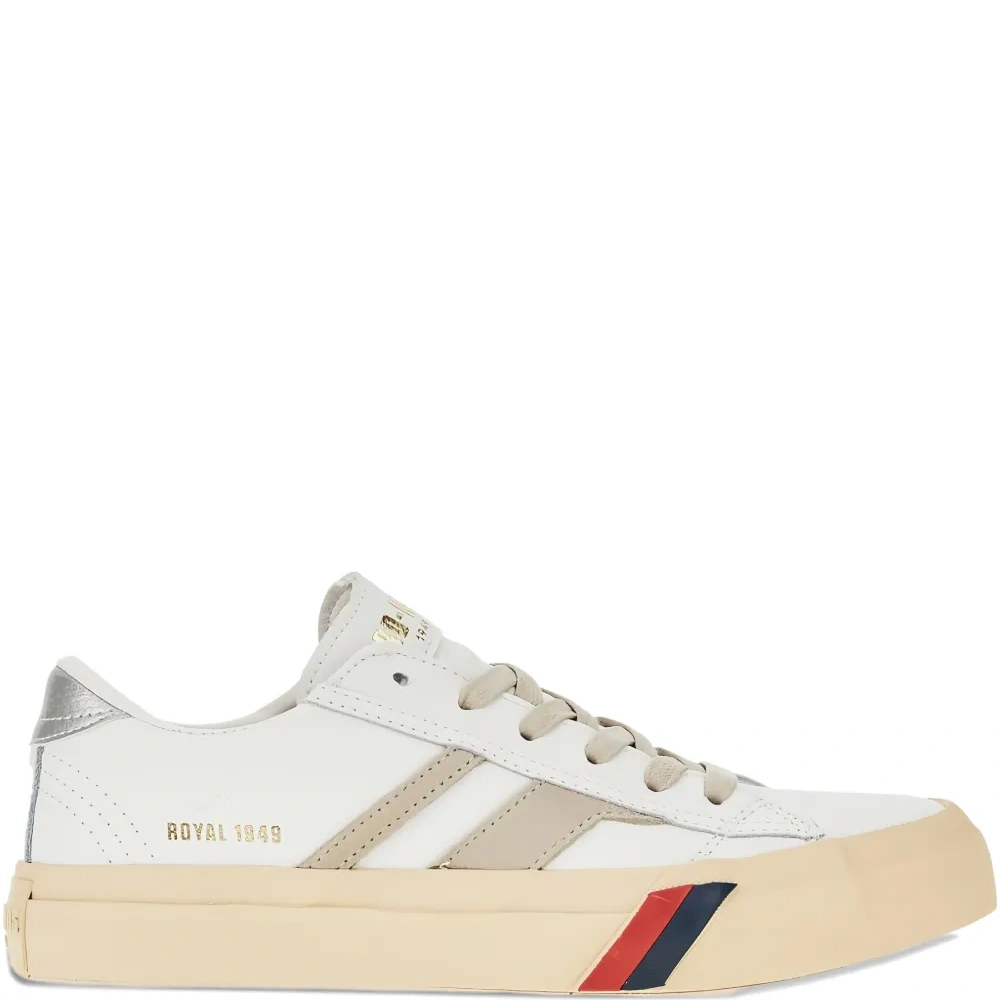 Кроссовки с отделкой из разных материалов