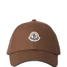 Бейсболка с нашивкой-логотипом