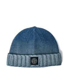 Шерстяная шапка с ребристой вязкой и нашивкой с логотипом