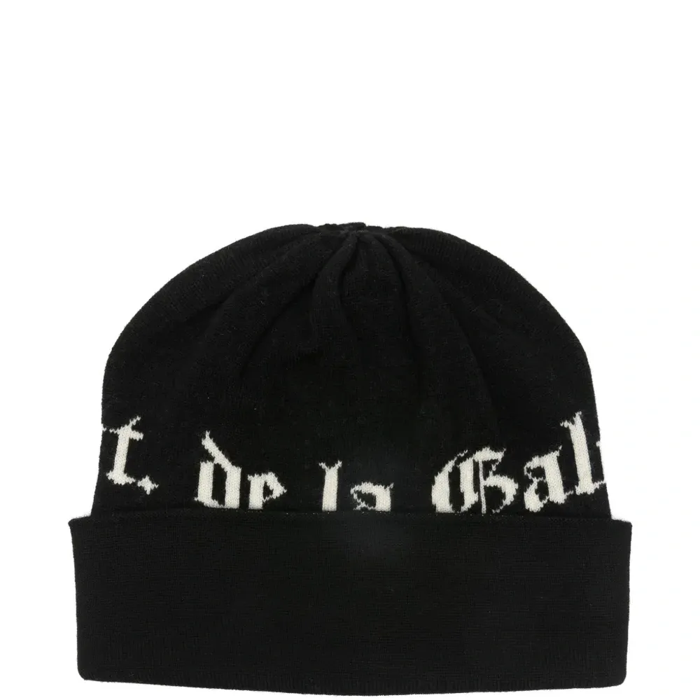 Шапка-бини с надписью