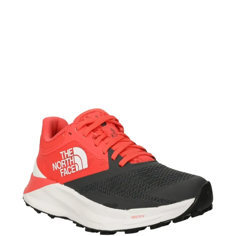 Кроссовки с логотипом