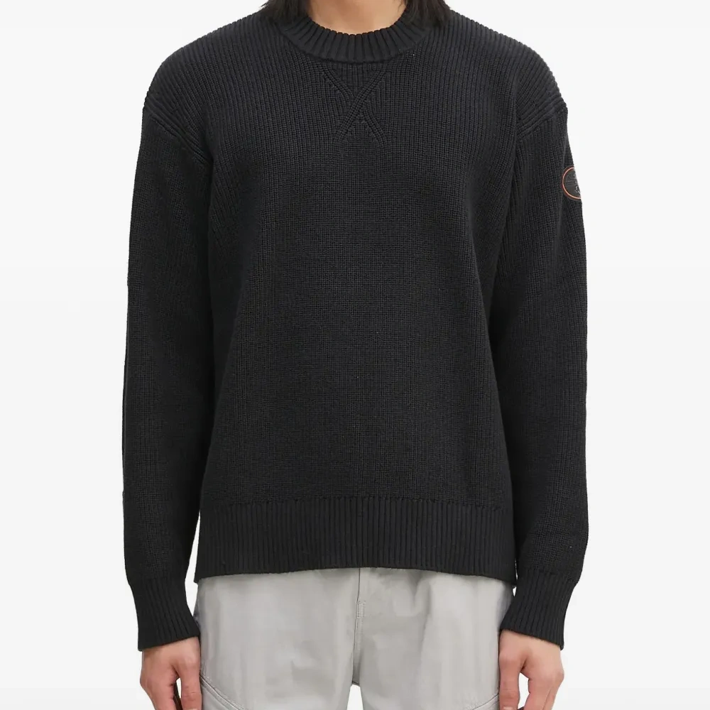 Свитер с круглым вырезом и нашивкой с логотипом