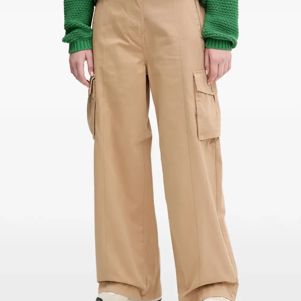 Брюки с карманами карго