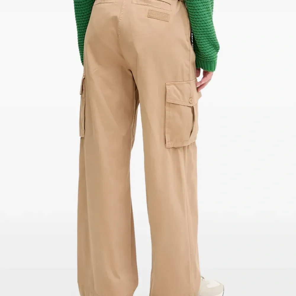 Брюки с карманами карго