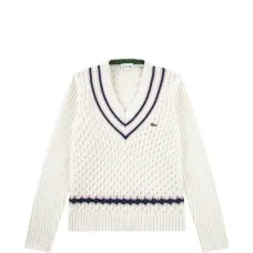 Свитер с V-образным вырезом