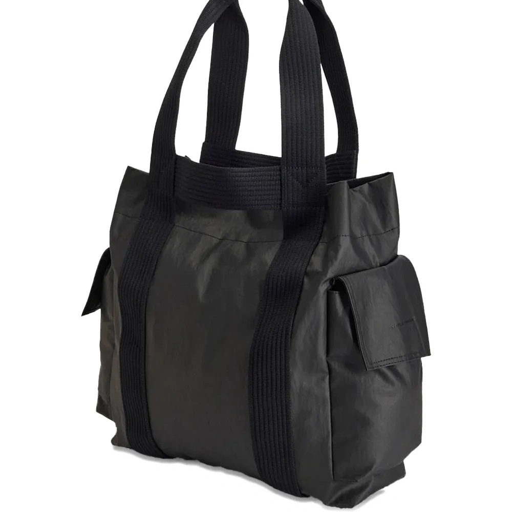 Сумка-тоут с клапанами на карманах