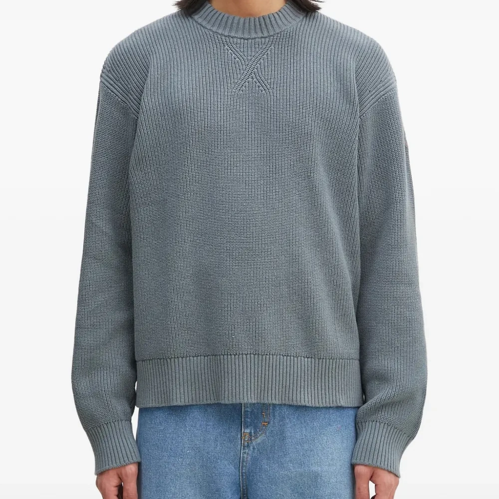 Рифлёный свитер с круглым вырезом