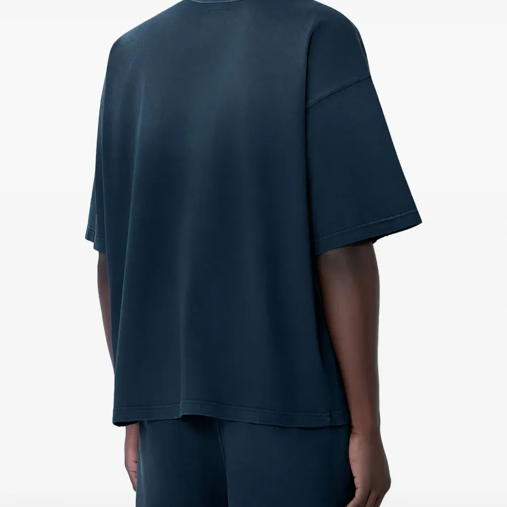 Футболка с накладным карманом