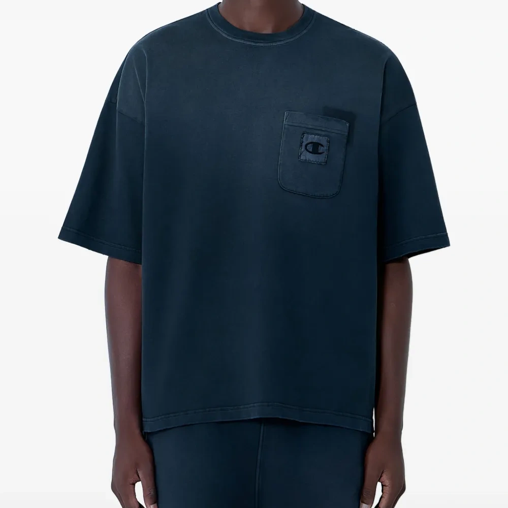 Футболка с накладным карманом