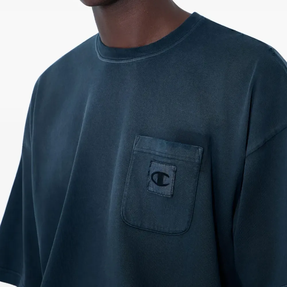 Футболка с накладным карманом